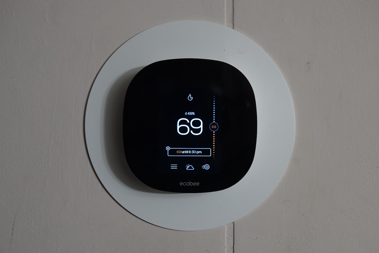 a smart thermostat that can help you avoid high energy bills